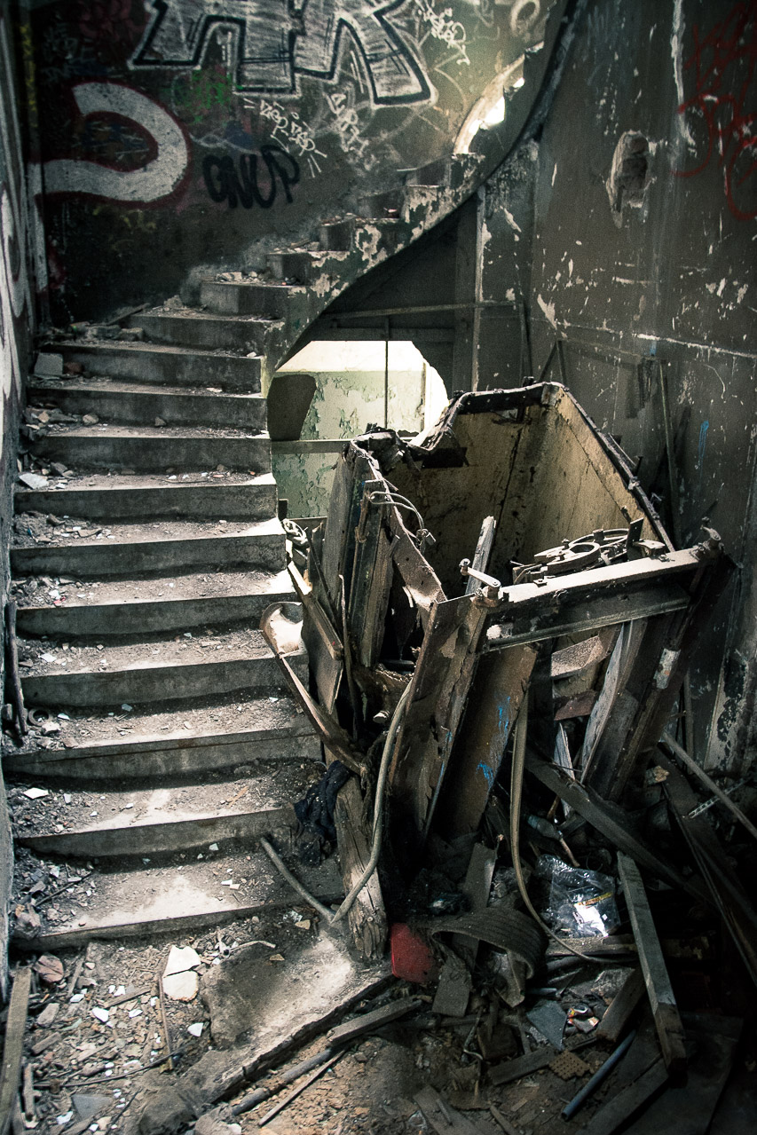 Photo: «Lift Out of Service»